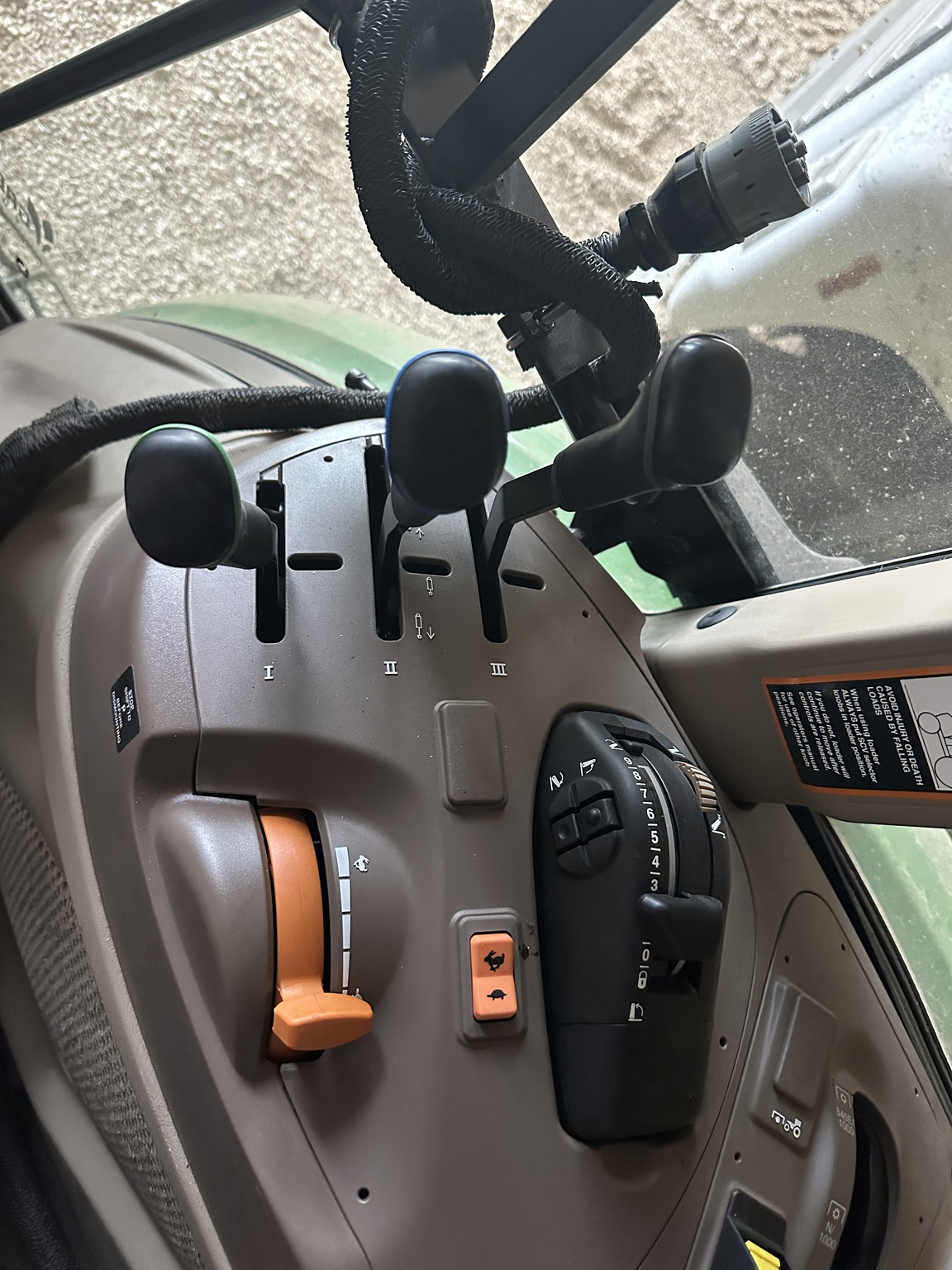 2022 John Deere 5115M Image 4