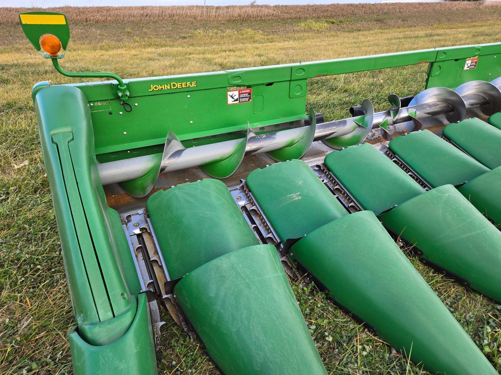 2019 John Deere 708C Image 12