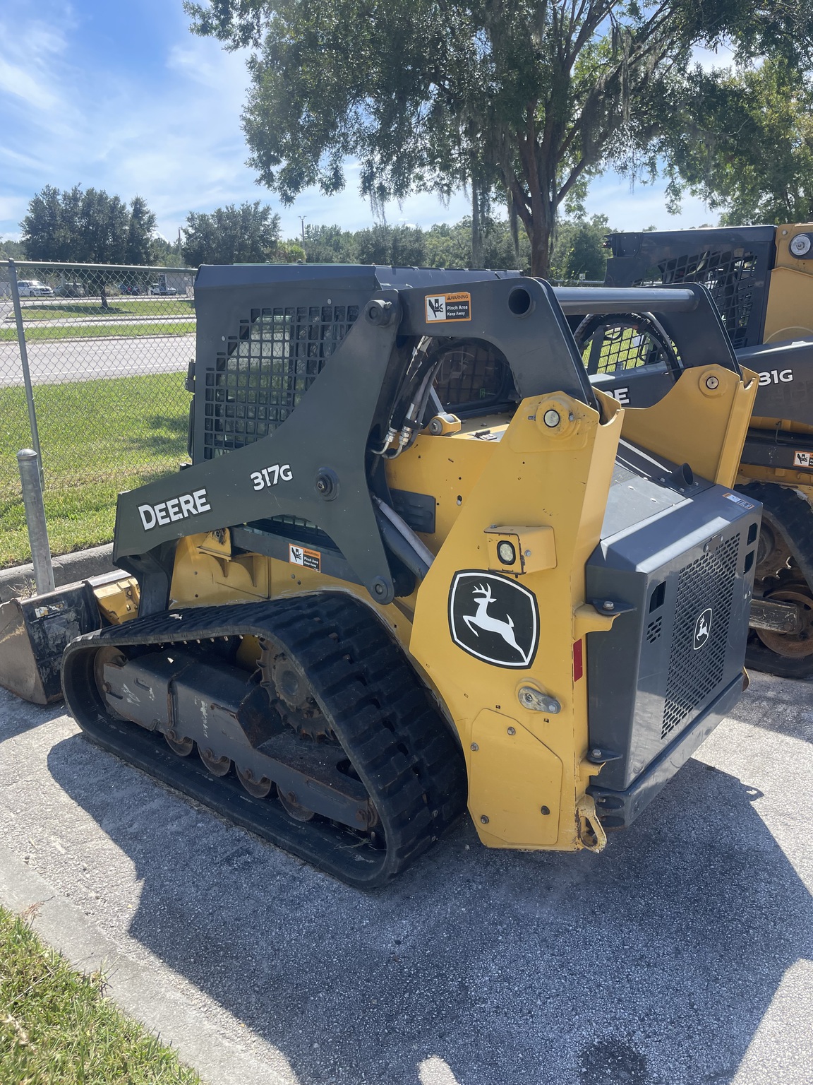 2022 John Deere 317G Image 3