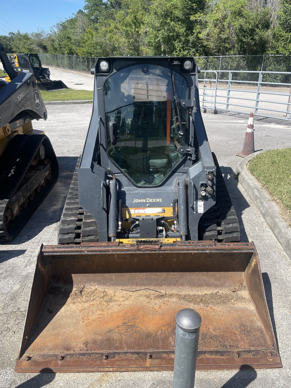 2022 John Deere 317G Image 5