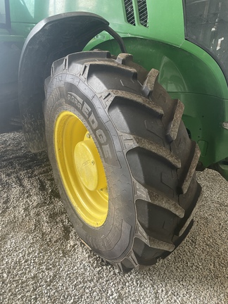 2013 John-Deere 7200R