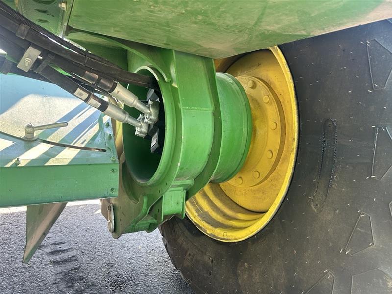 2015 John Deere W235 Image 13