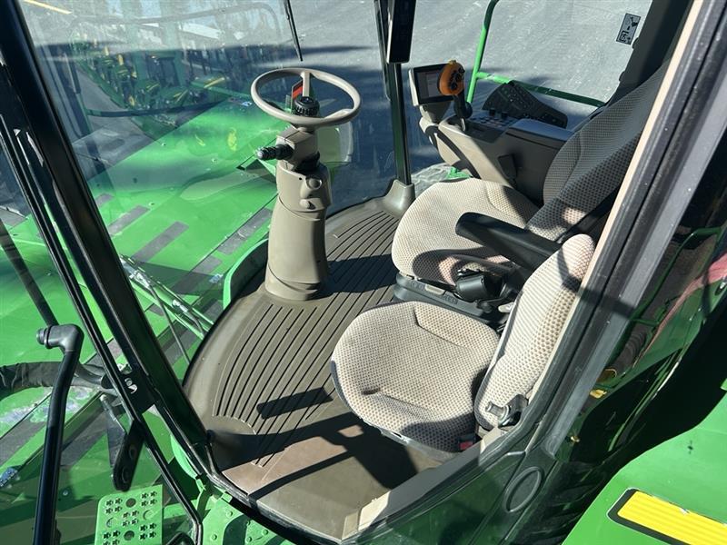 2015 John Deere W235 Image 29