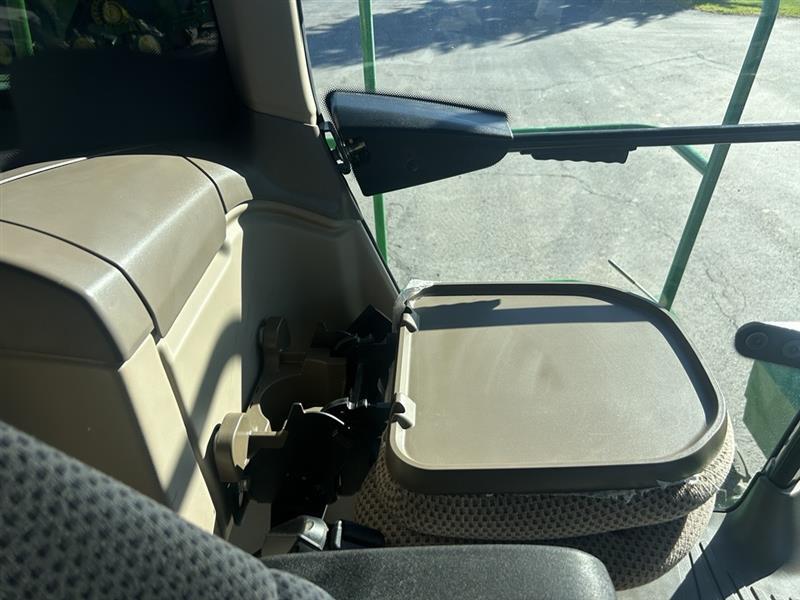 2015 John Deere W235 Image 34