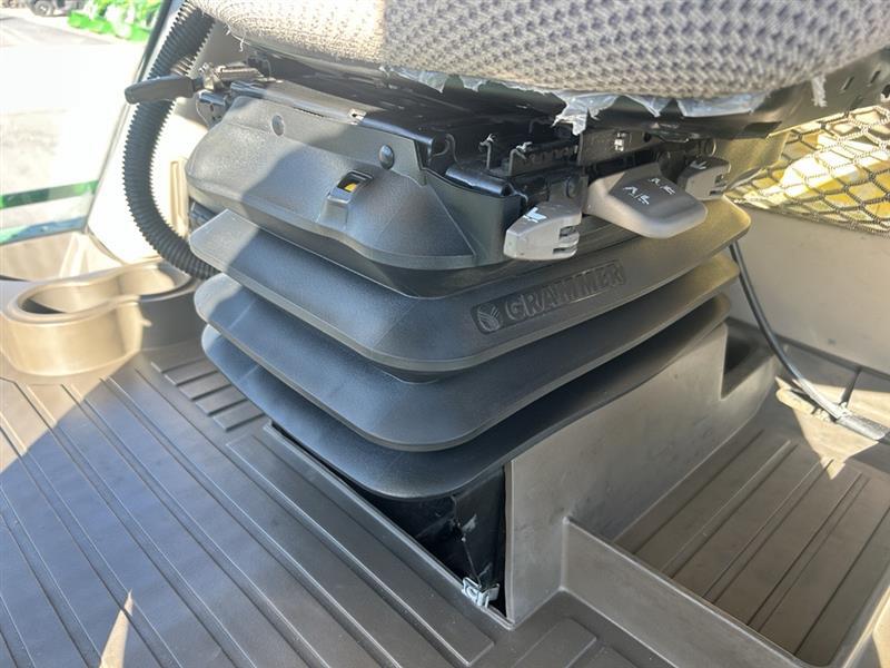 2015 John Deere W235 Image 39