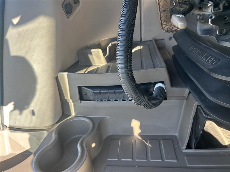 2015 John Deere W235 Image 40