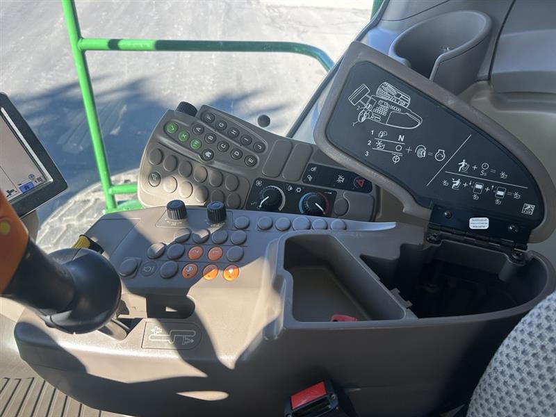 2015 John Deere W235 Image 41