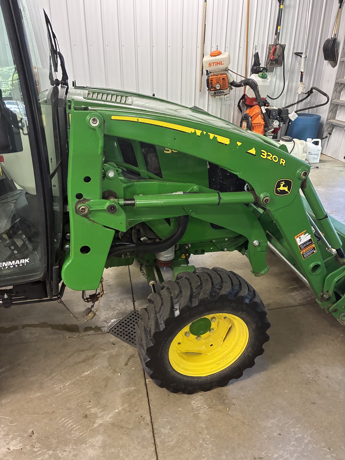 2022 John Deere 3046R Image 5