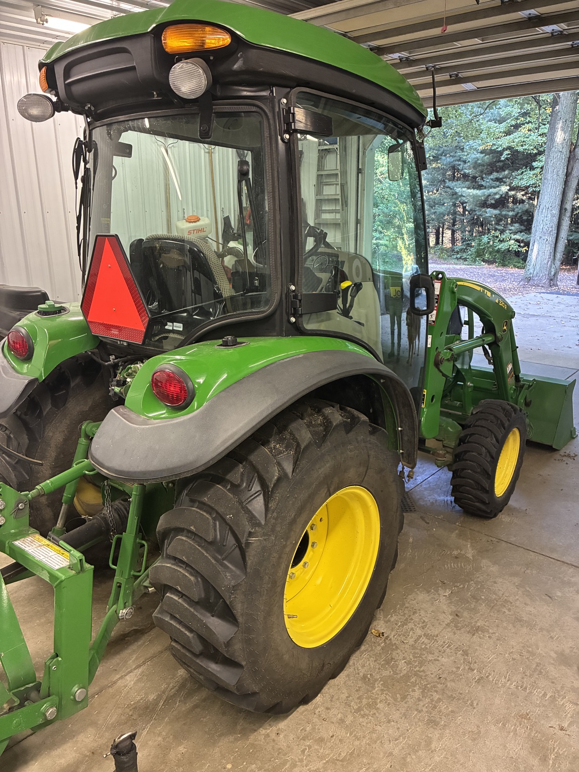 2022 John Deere 3046R Image 2