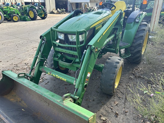 2022 John Deere 4044M Photo 2