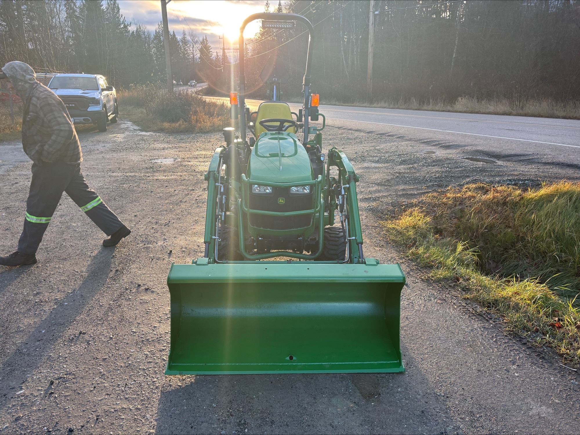 2018 John Deere 1025R Image 3