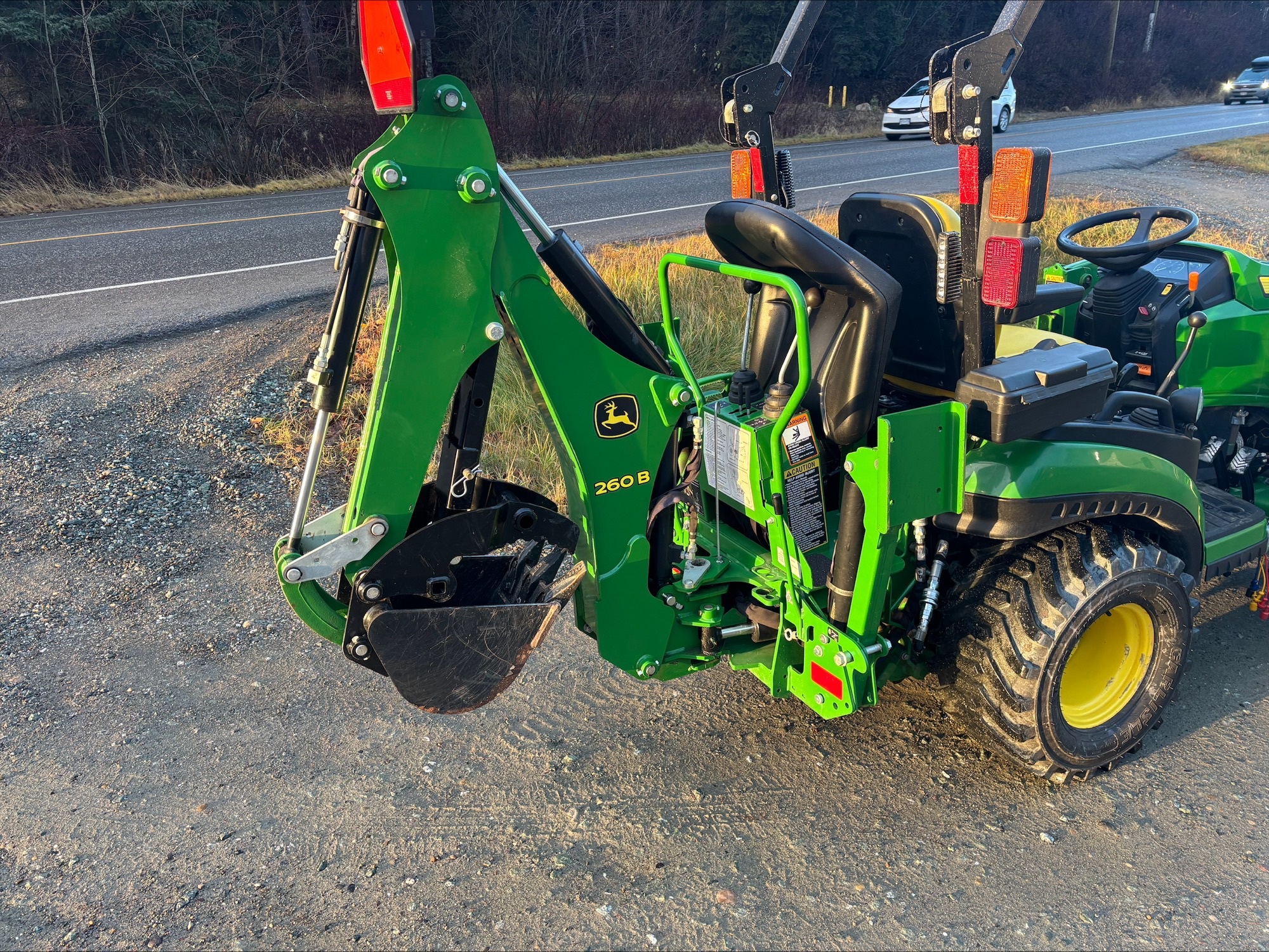 2018 John Deere 1025R Image 2