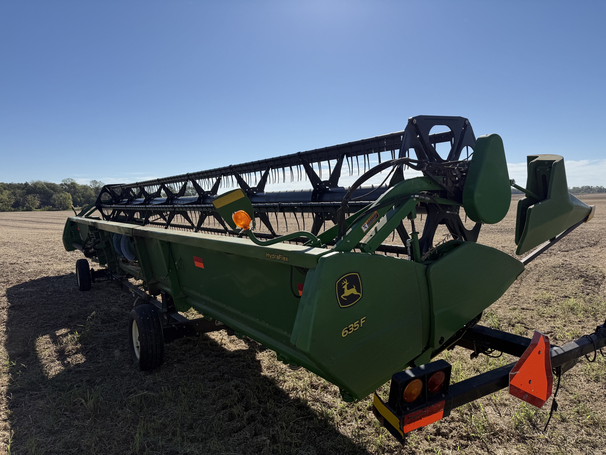 2011 John Deere 635F Image 7