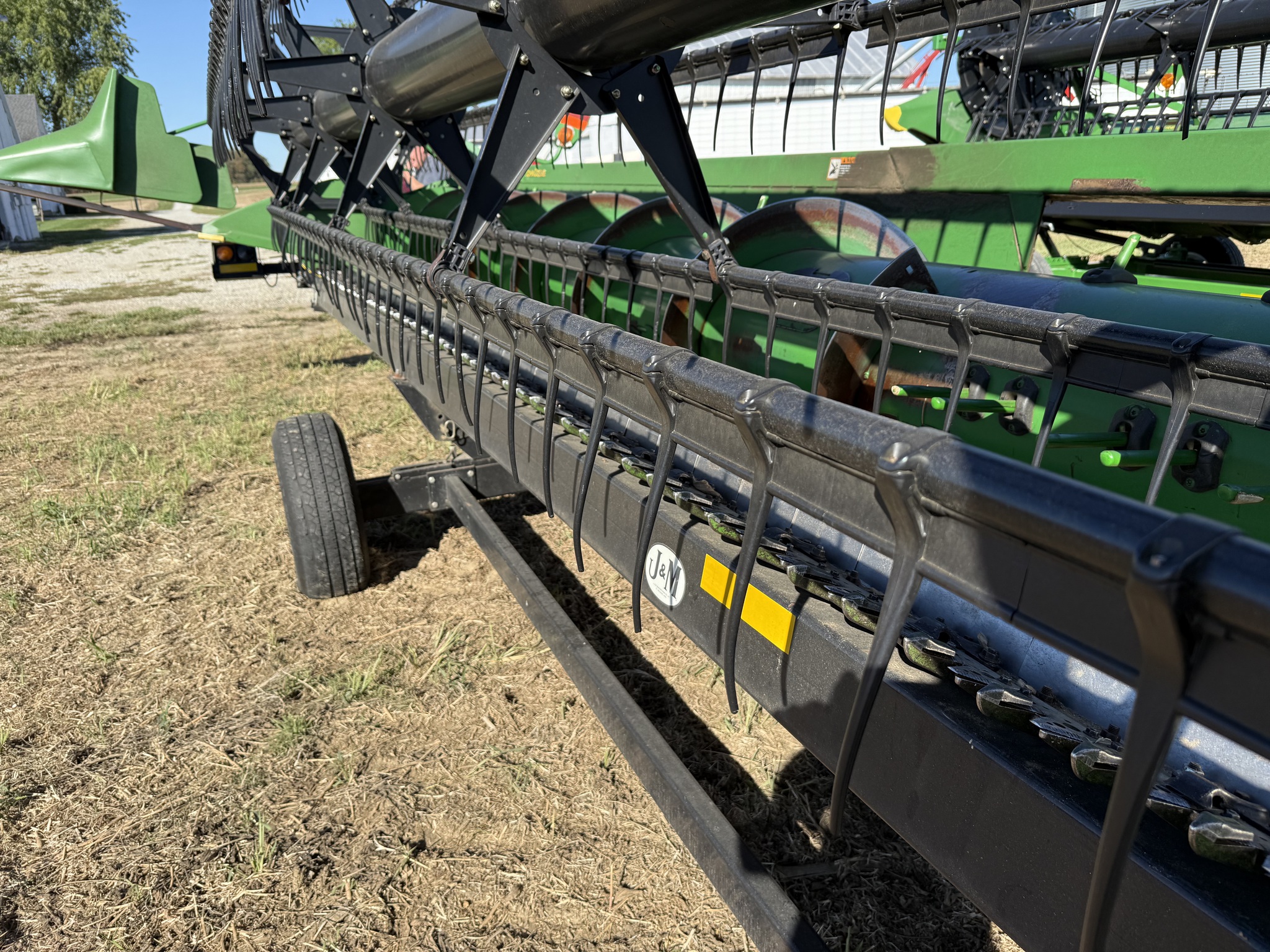 2011 John Deere 635F Image 12