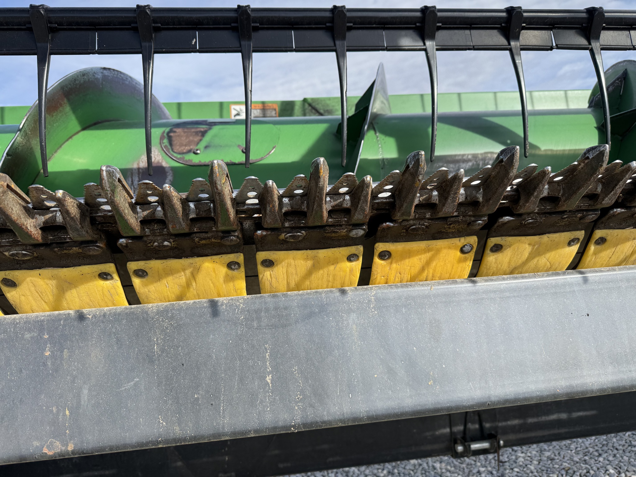 2011 John Deere 635F Image 9