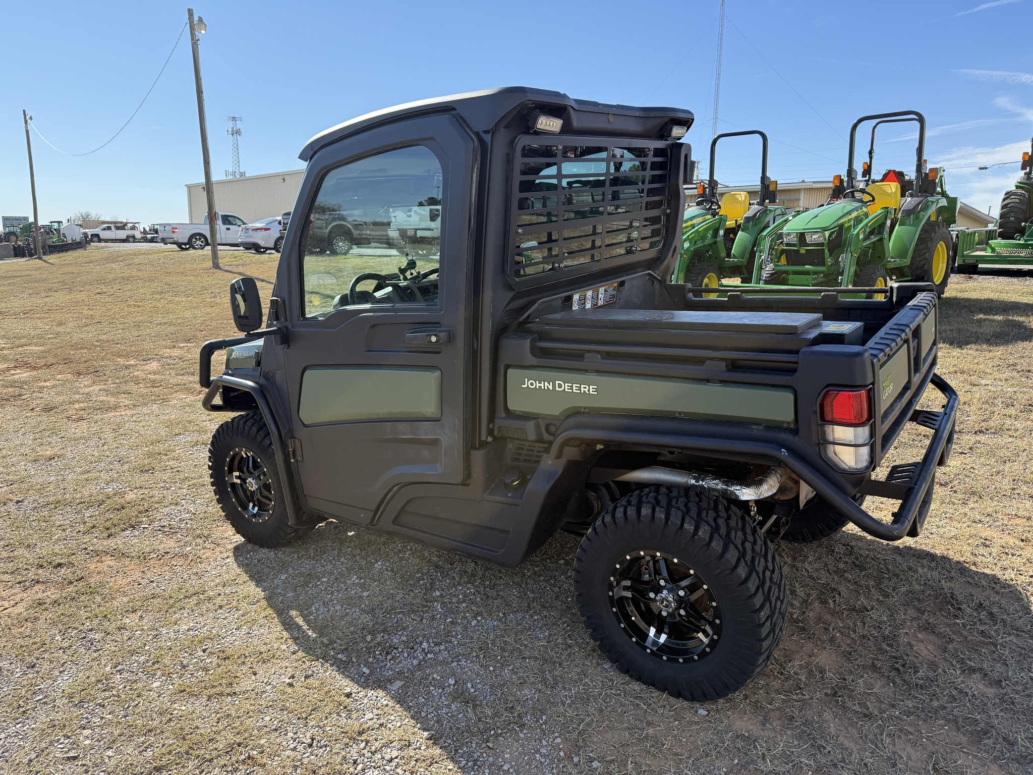 2023 John Deere XUV 835R Image 2