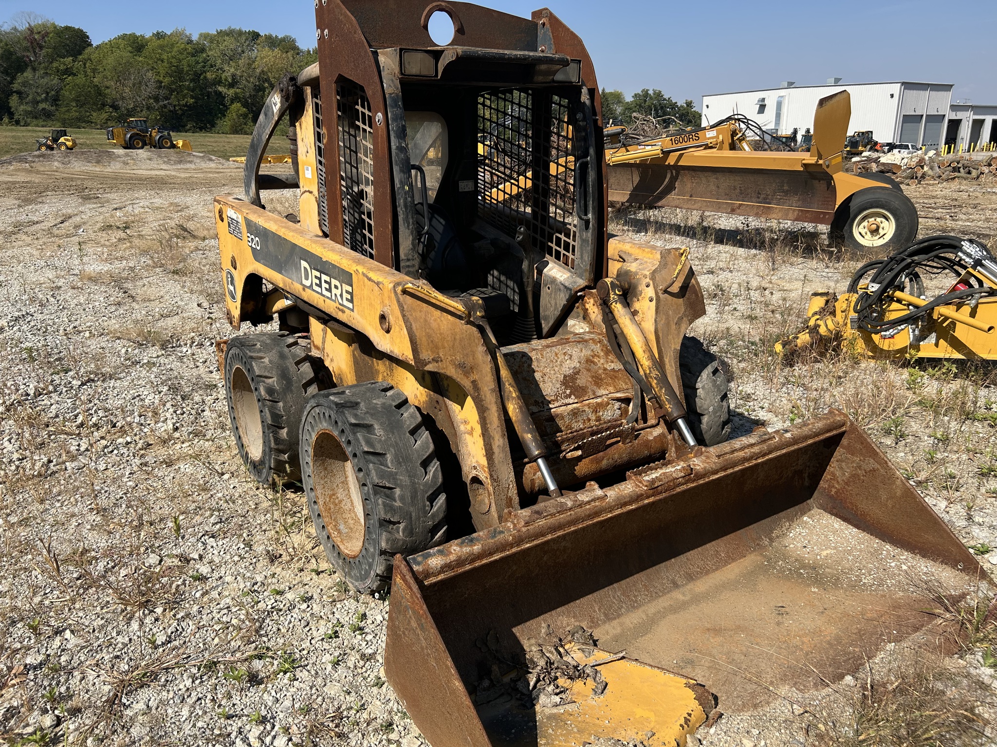 2008 John Deere 320 Image 2