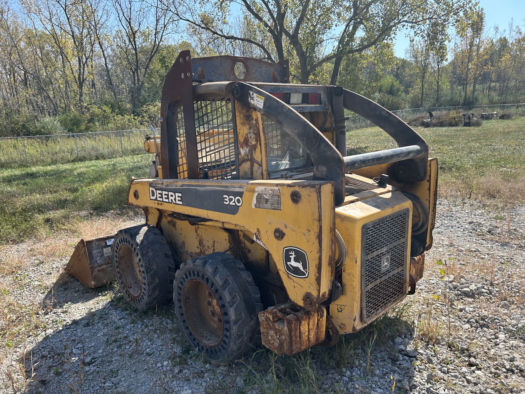 2008 John Deere 320 Image 3