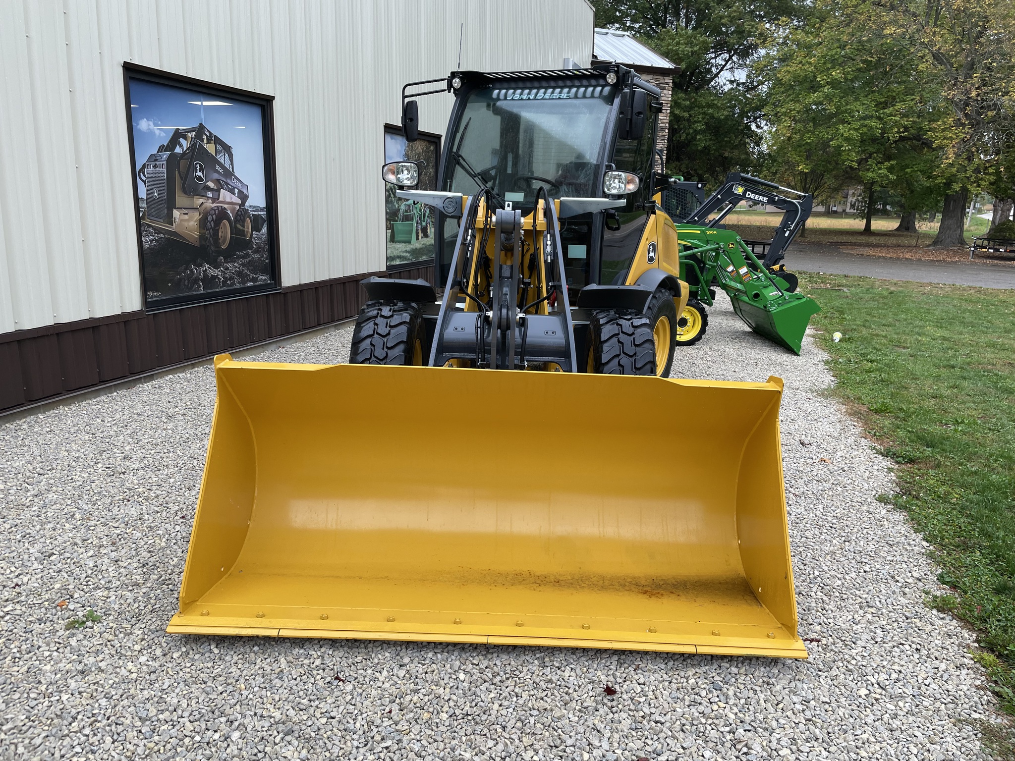2025 John Deere 184 G Image 5