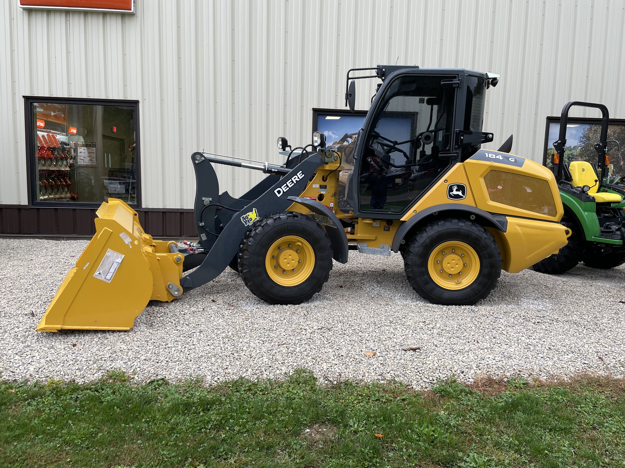2025 John Deere 184 G Image 1