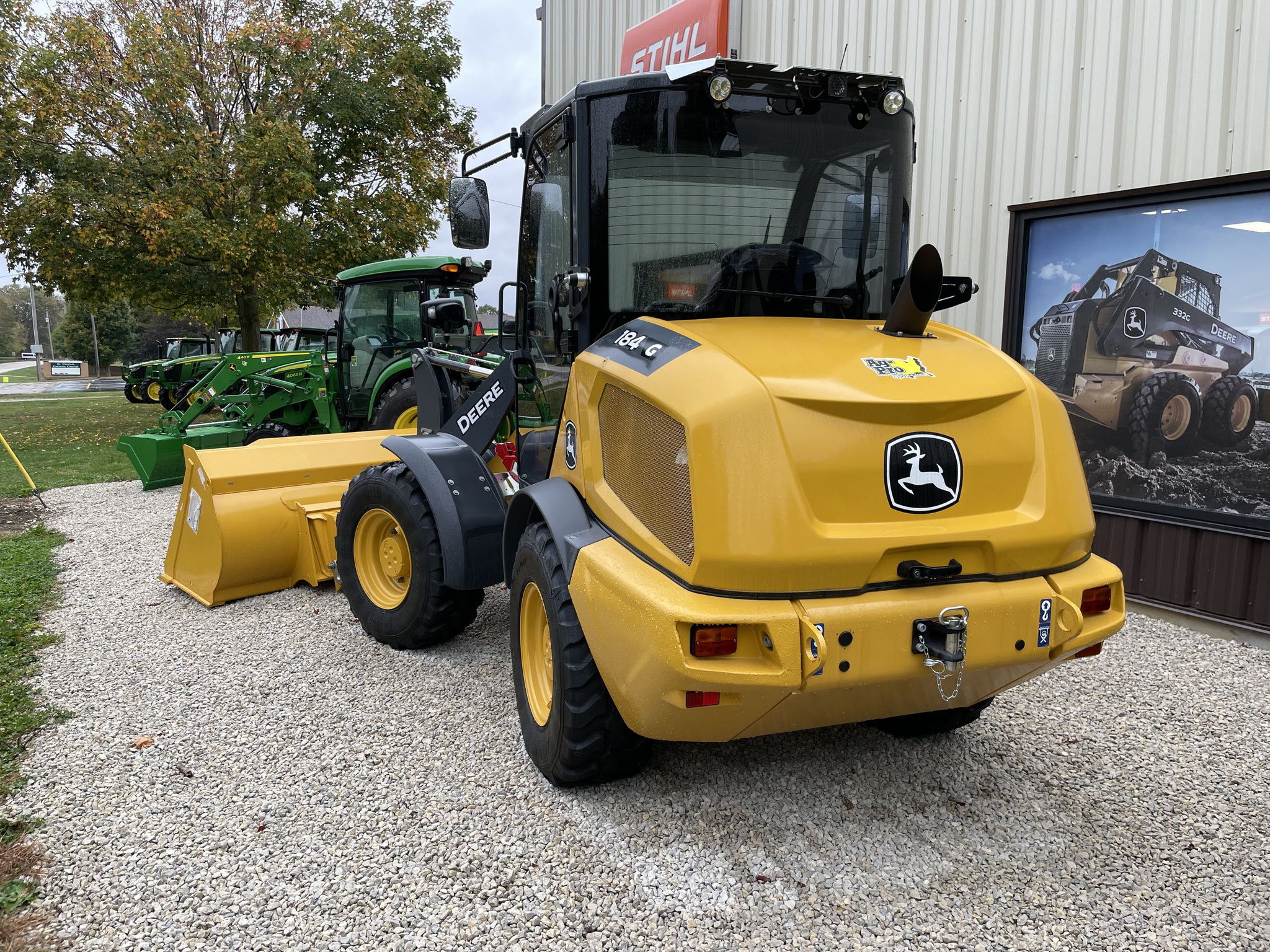 2025 John Deere 184 G Image 2