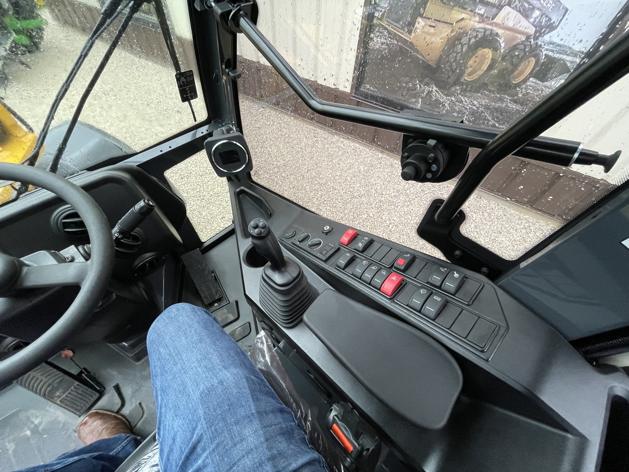 2025 John Deere 184 G Image 13
