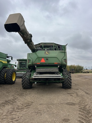 Used 2024 John Deere X9 1100 Combines at Horizon Ag & Turf in Westlock, AB - Photo5
