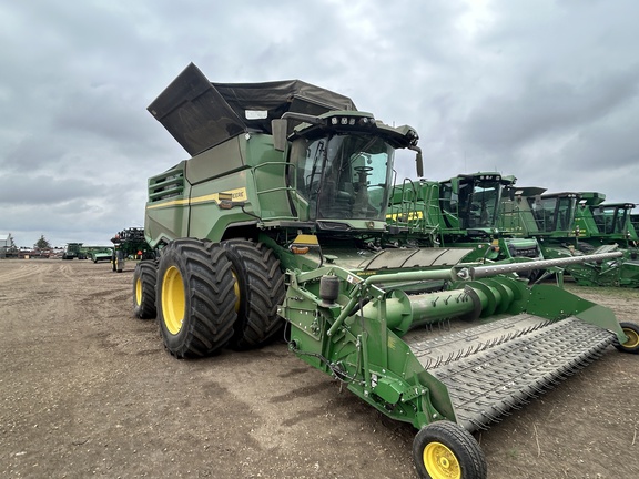 Used 2024 John Deere X9 1100 Combines at Horizon Ag & Turf in Westlock, AB - Photo3