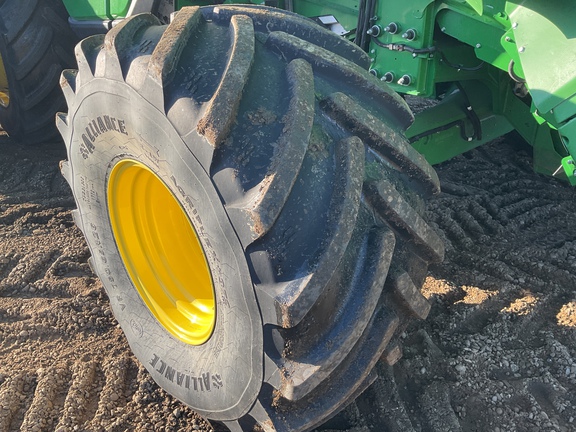Used 2024 John Deere X9 1100 Combines at Horizon Ag & Turf in Westlock, AB - Photo12