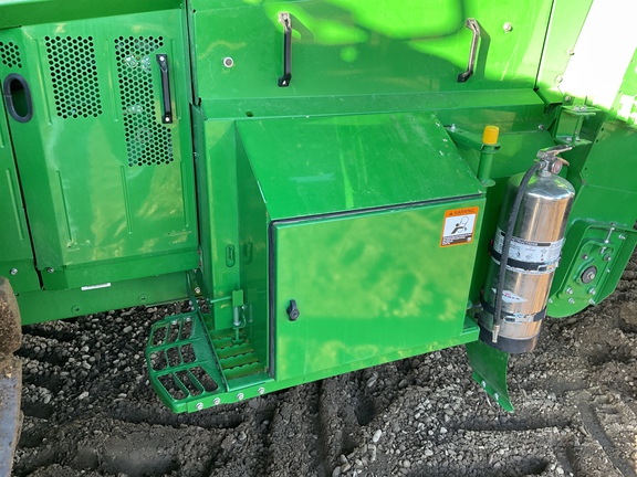 Used 2024 John Deere X9 1100 Combines at Horizon Ag & Turf in Westlock, AB - Photo18