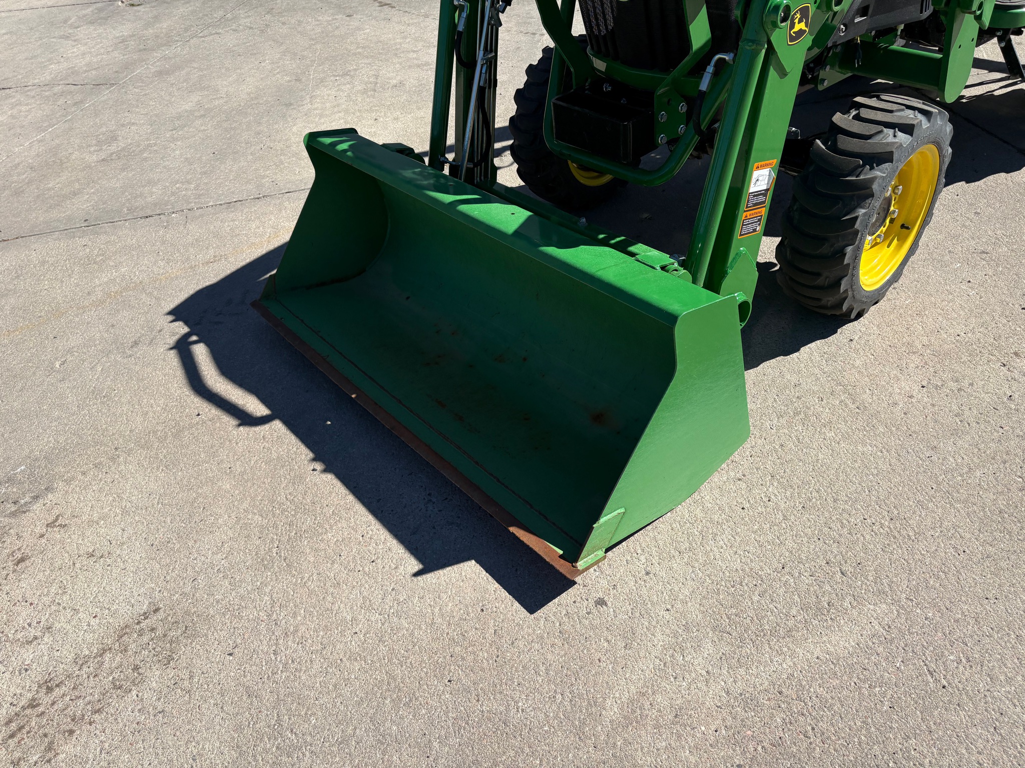 2017 John Deere 2032R Image 18