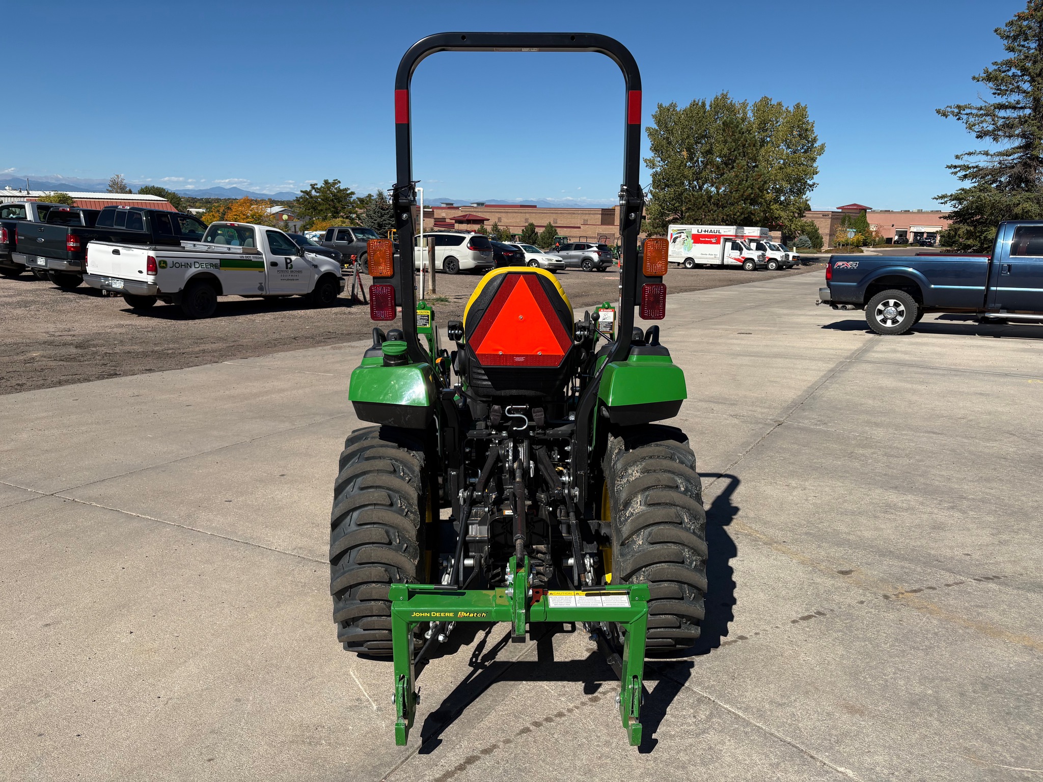 2017 John Deere 2032R Image 4