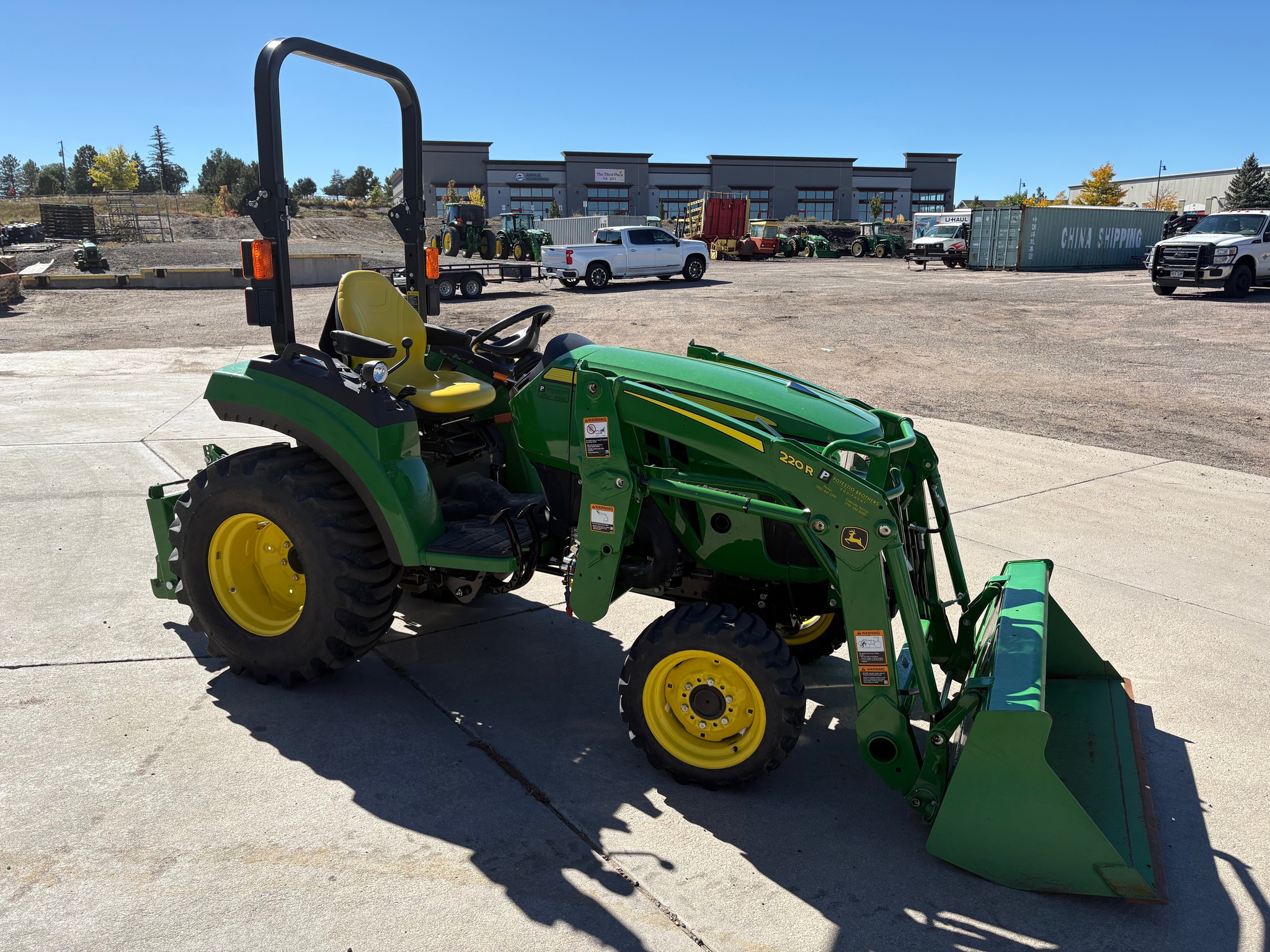 2017 John Deere 2032R Image 6