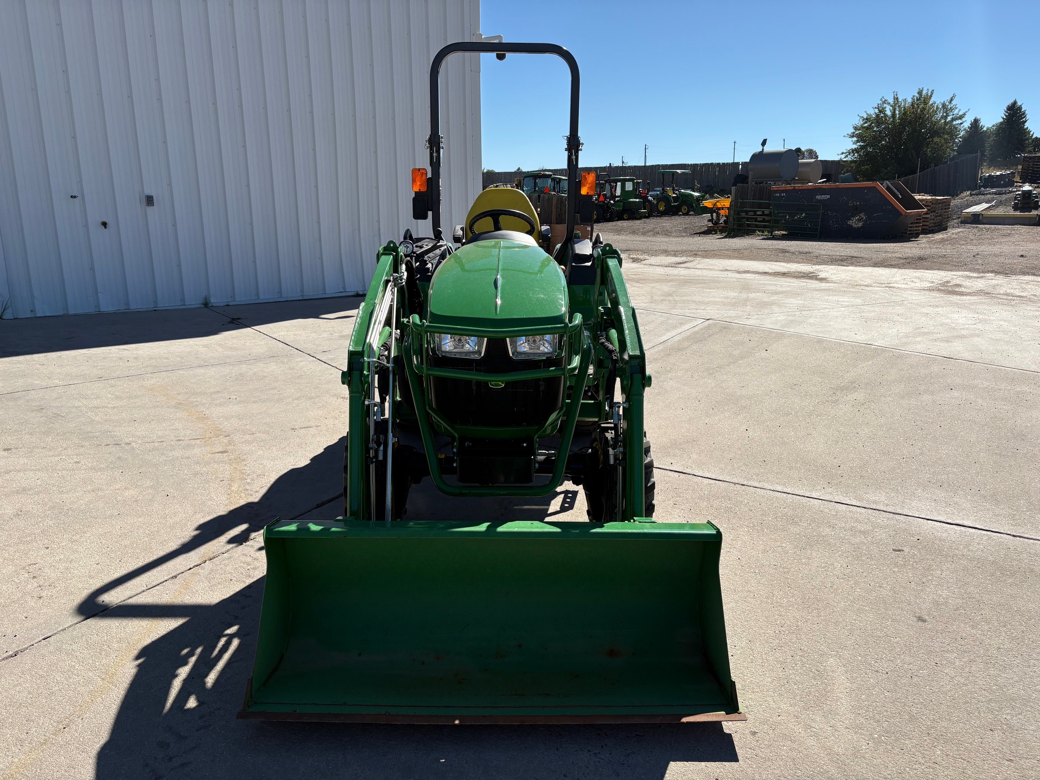 2017 John Deere 2032R Image 7