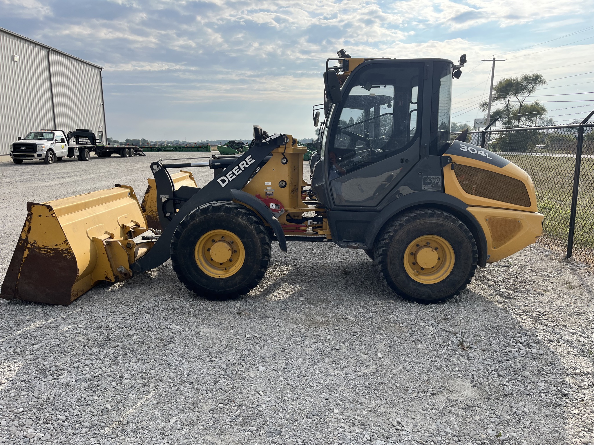 2021 John Deere 304L Image 3