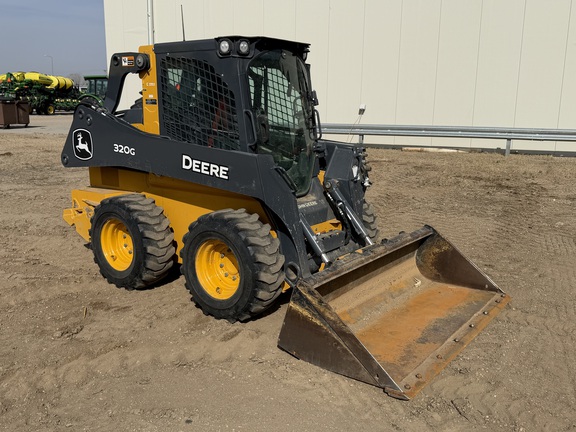  John Deere 320G
