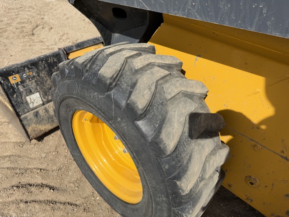 2024 John Deere 320G - Photo10