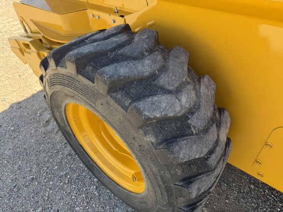 2024 John Deere 320G - Photo13