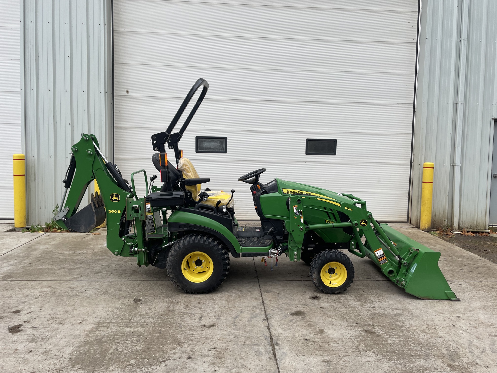 2020 John Deere 1025R Image 3