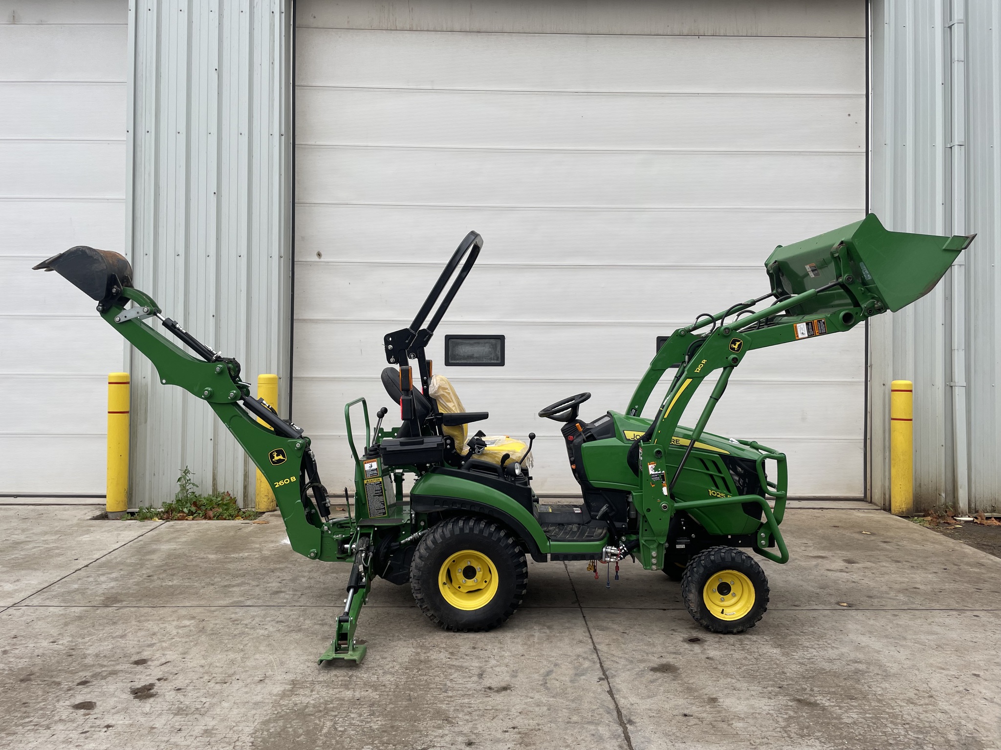 2020 John Deere 1025R Image 4