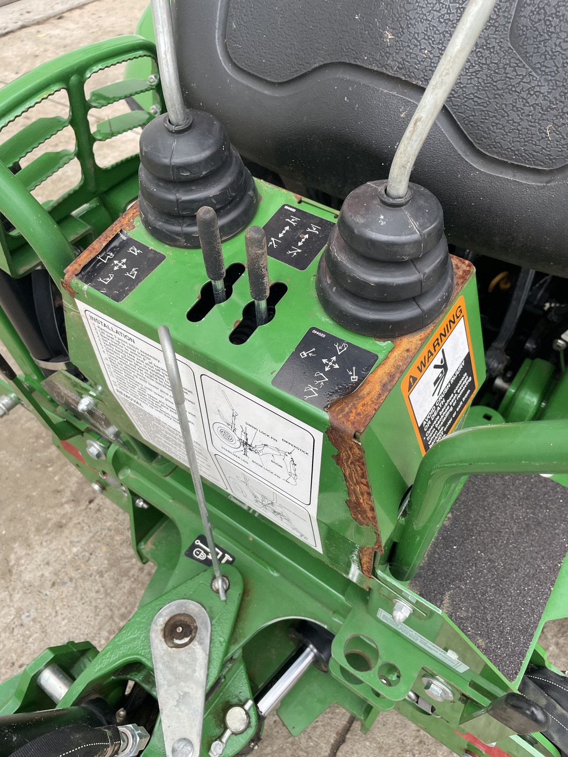 2020 John Deere 1025R Image 6