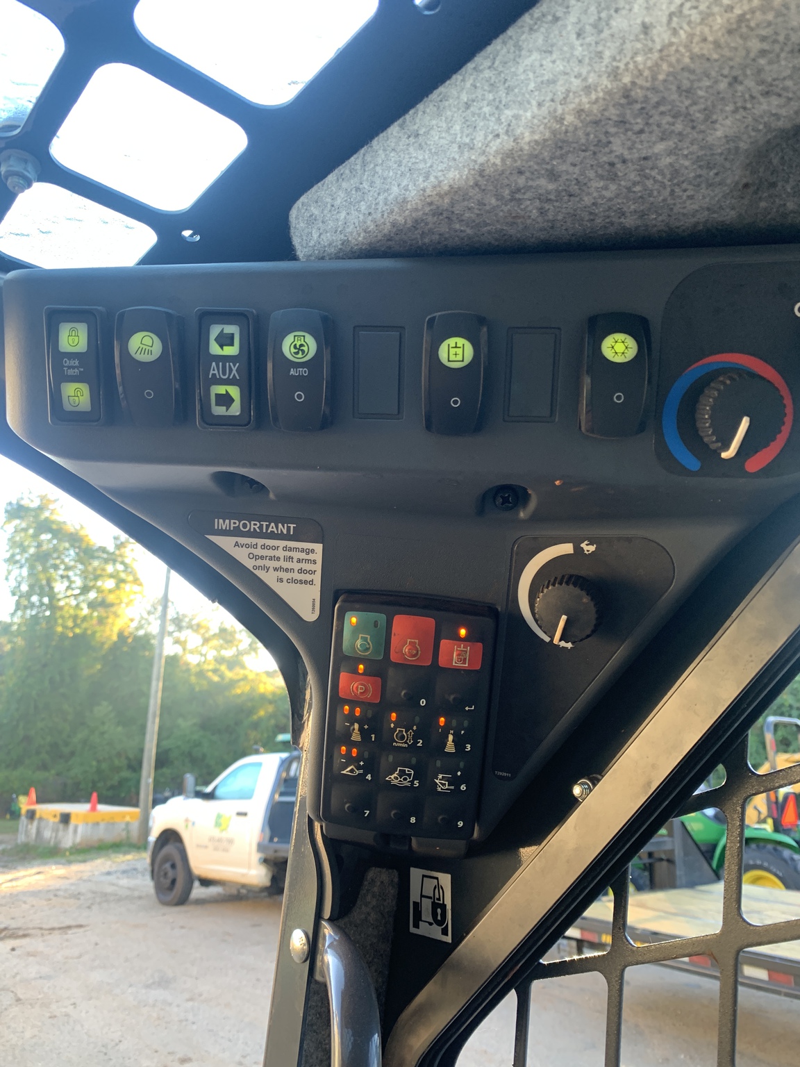 2023 John Deere 331G Image 4