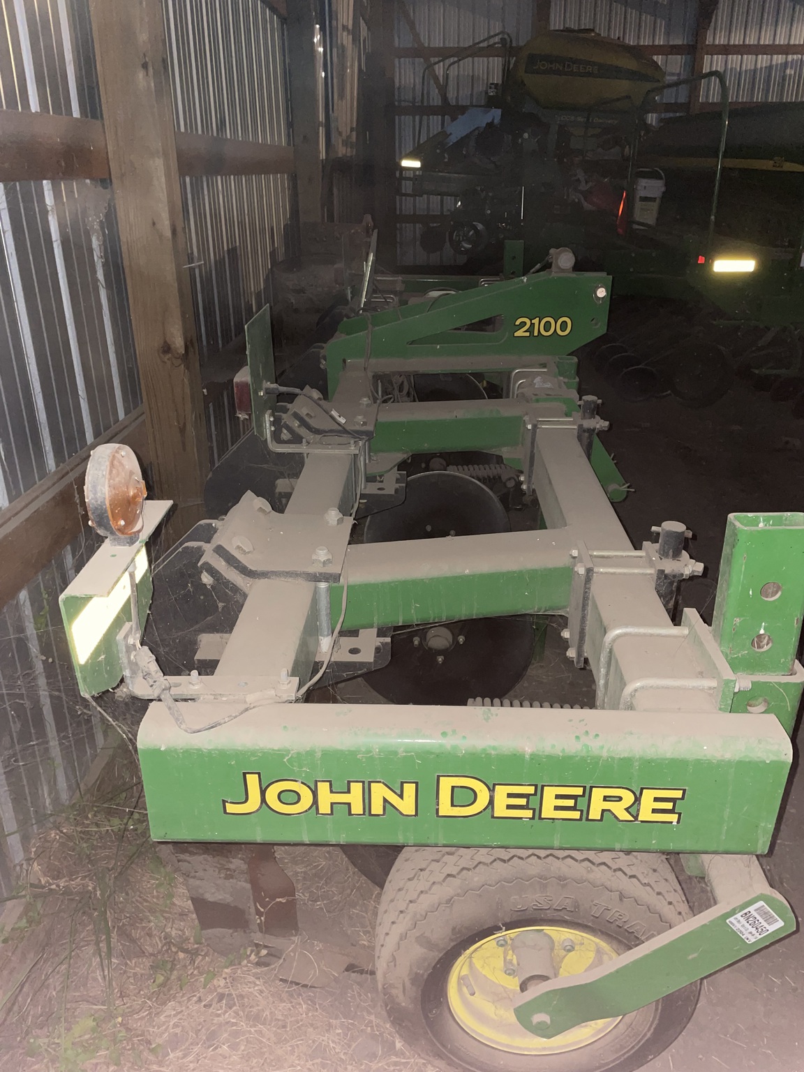 2004 John Deere 2100 Image 3