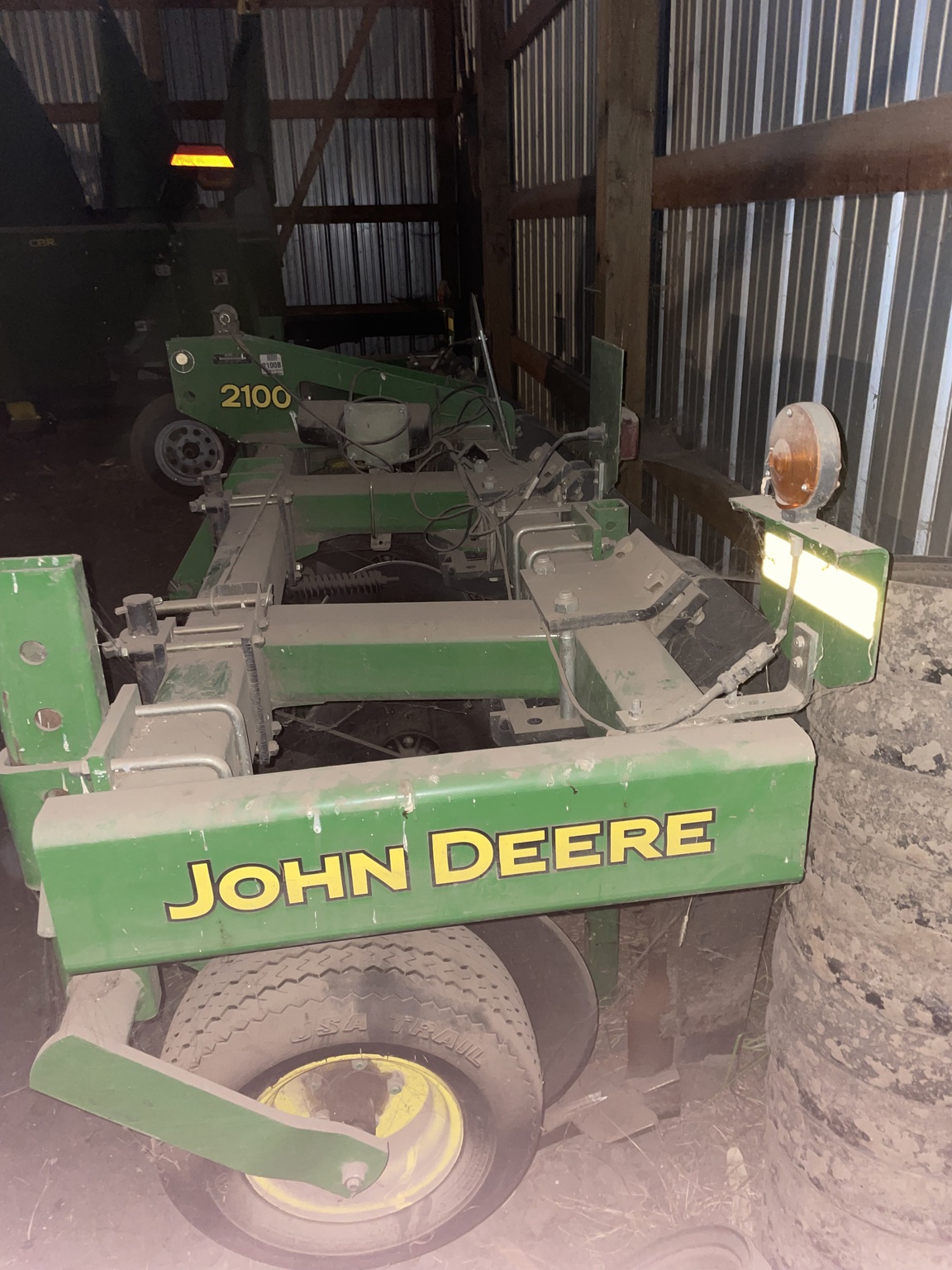 2004 John Deere 2100 Image 7