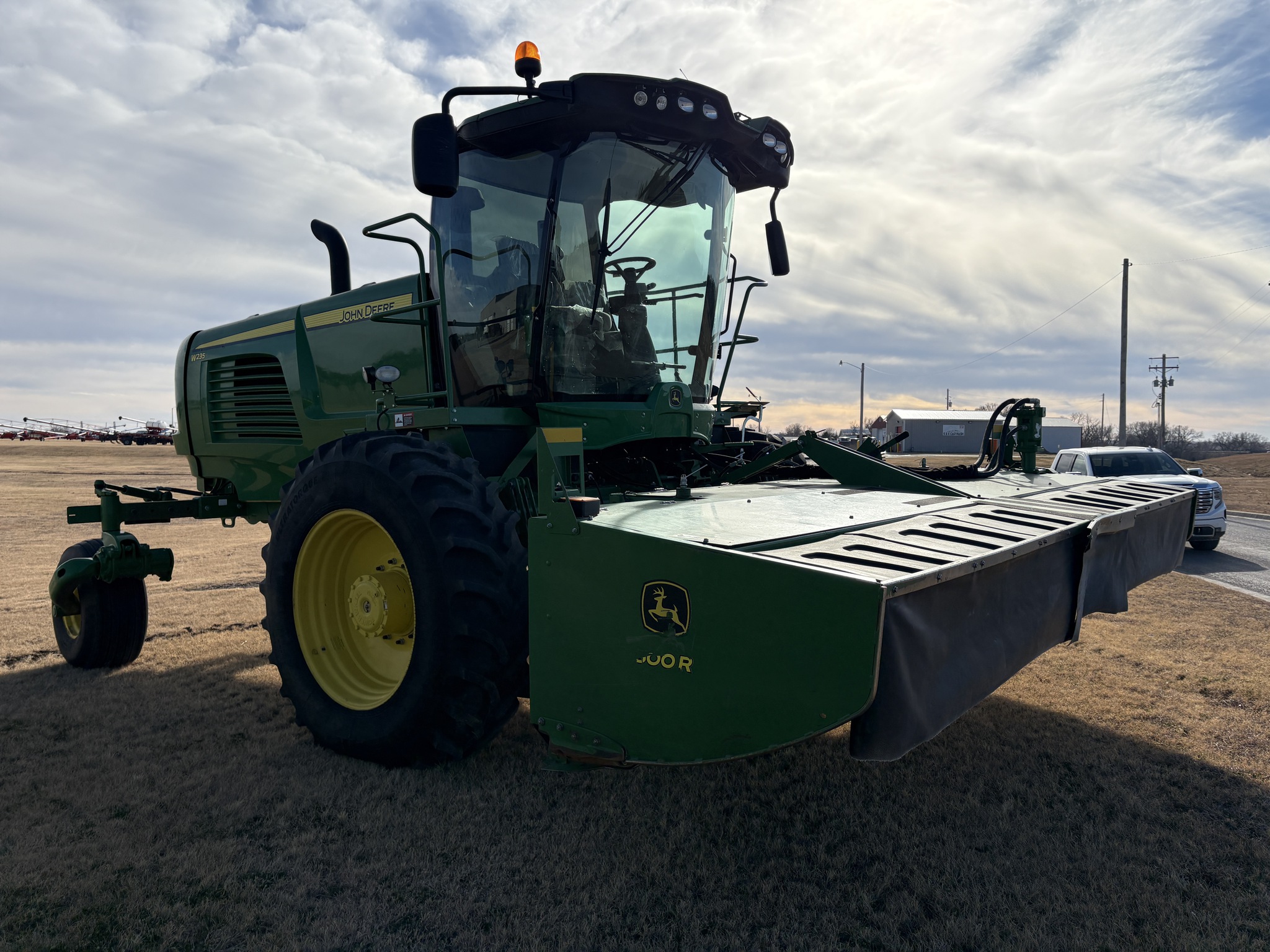 2019 John Deere W235 Image 4