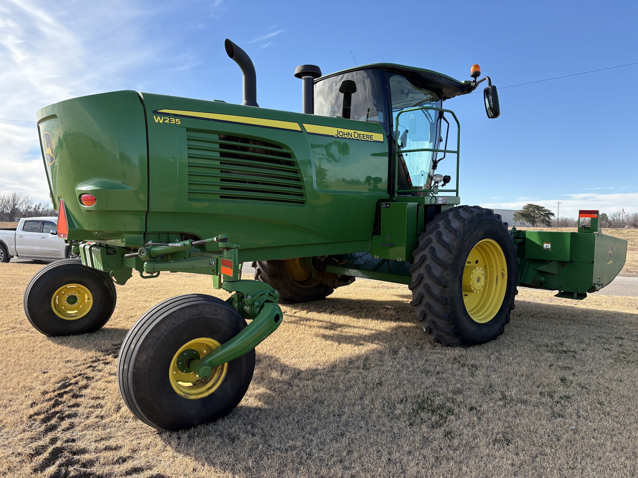 2019 John Deere W235 Image 3