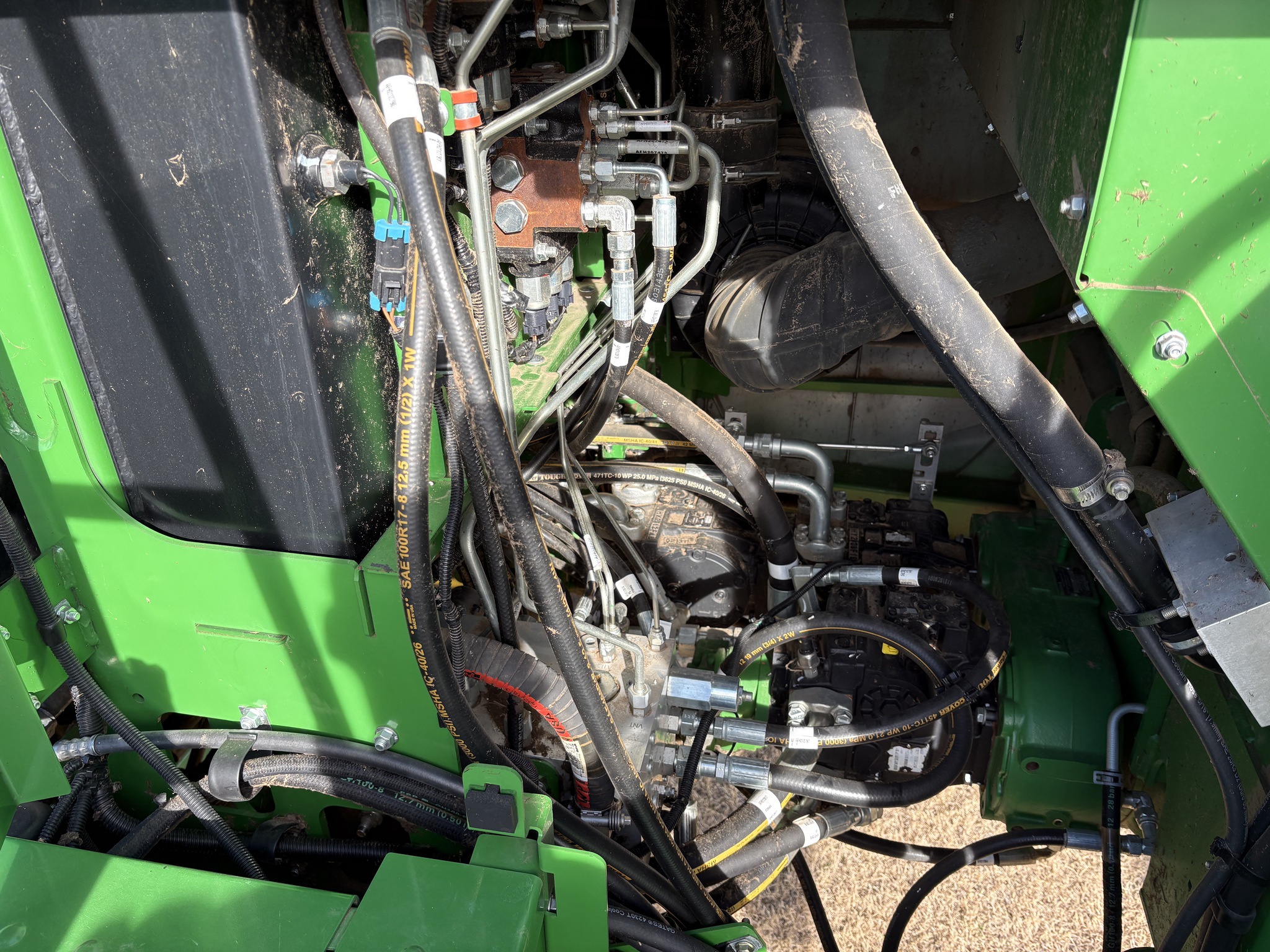 2019 John Deere W235 Image 6