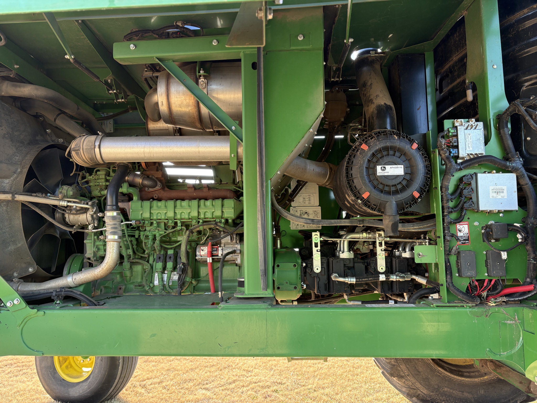 2019 John Deere W235 Image 7