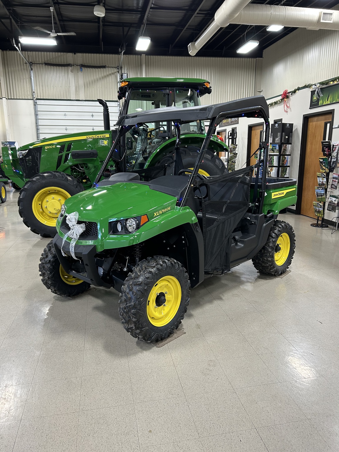 2025 John Deere XUV560E Image 3