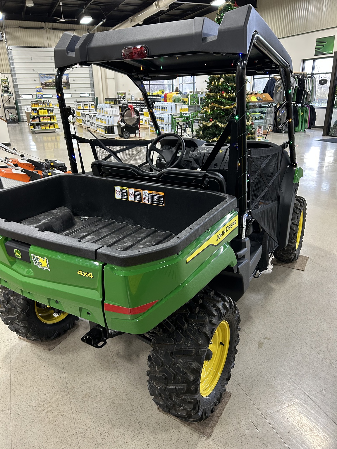 2025 John Deere XUV560E Image 7